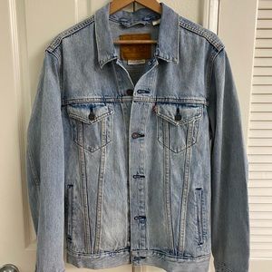 Levi’s Denim Trucker Jacket (L)